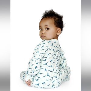 100% Organic cotton, eco friendly dues, and natural wood snap on